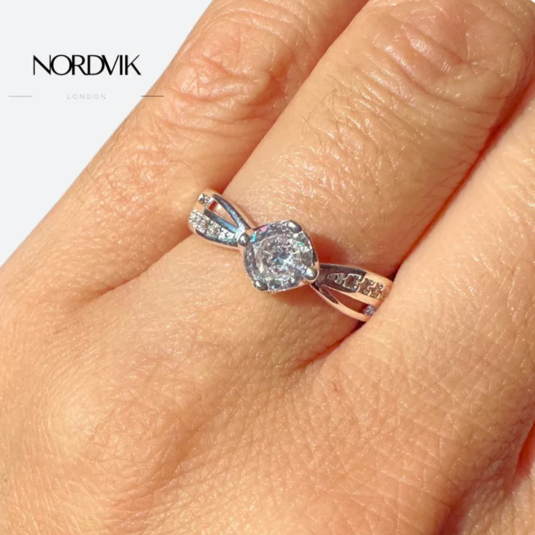 Anillo Solitario Medio Cintillo Pavé - Silver