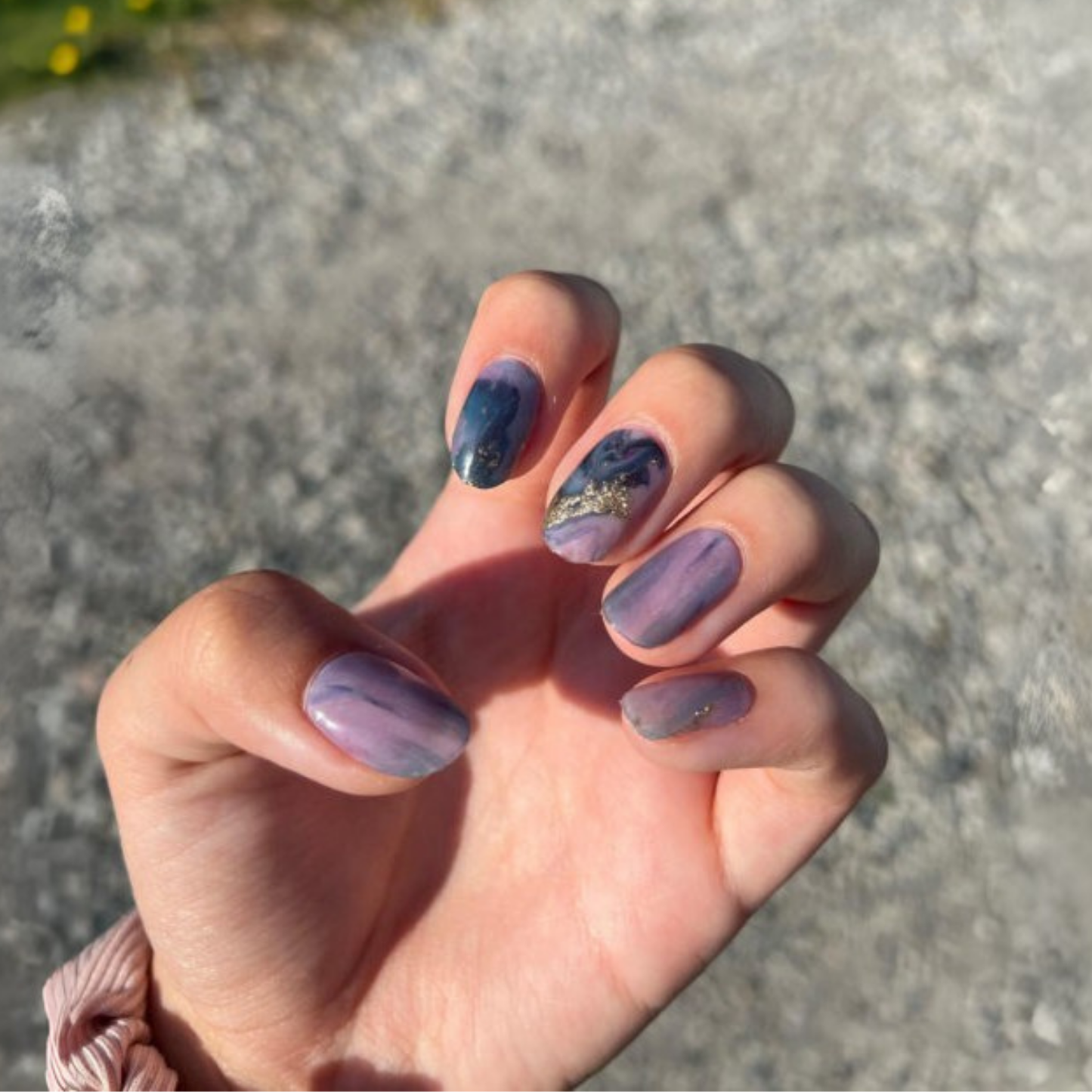Uñas Gel Semi curado Manicure - Marmoleado Morado y Dorado
