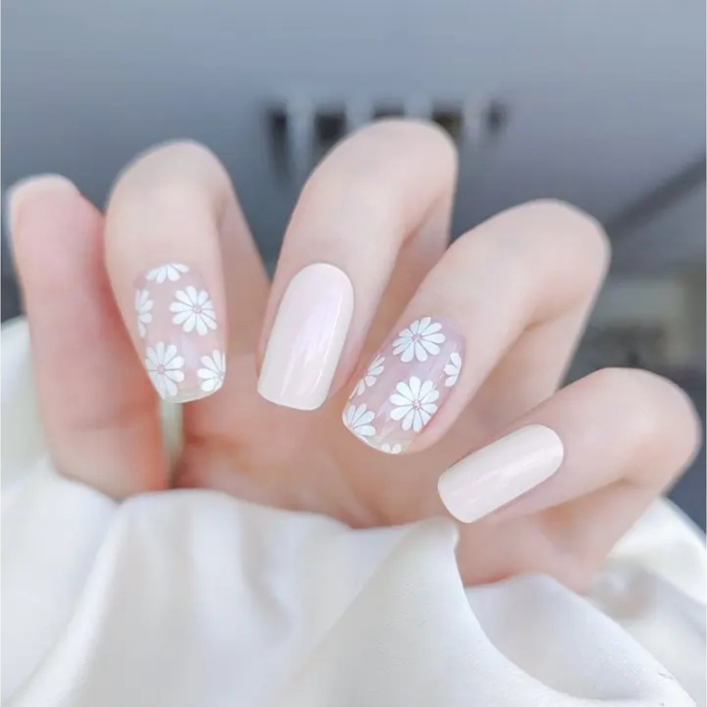 Uñas Gel Semi curado Manicure - Rosadas con Margaritas Blancas