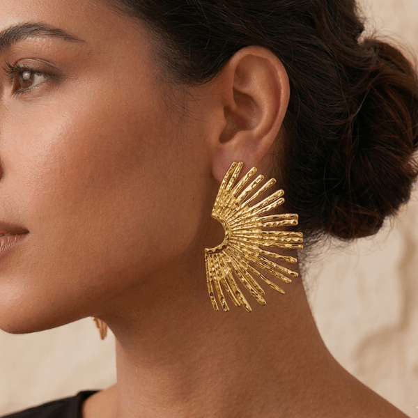 Aros Semi Círculo Rayos de Sol – Brillo e Identidad en Oro 18K - Nordvik London