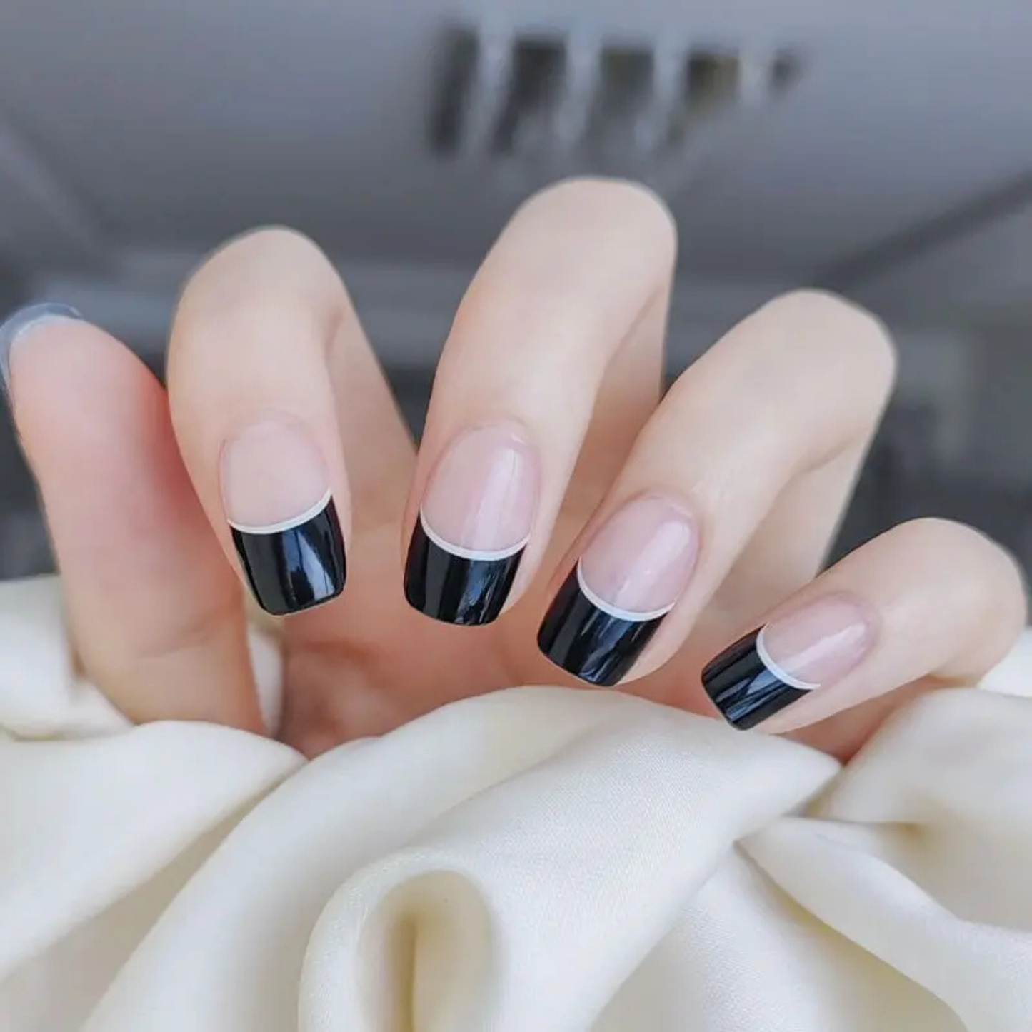 Uñas Gel Semi curado Manicure - Francesa Negra con detalle Blanco