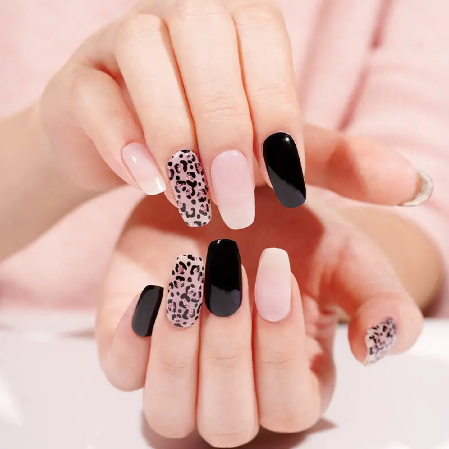 Uñas Gel Semi curado Manicure - Negras con Animal Print rosado