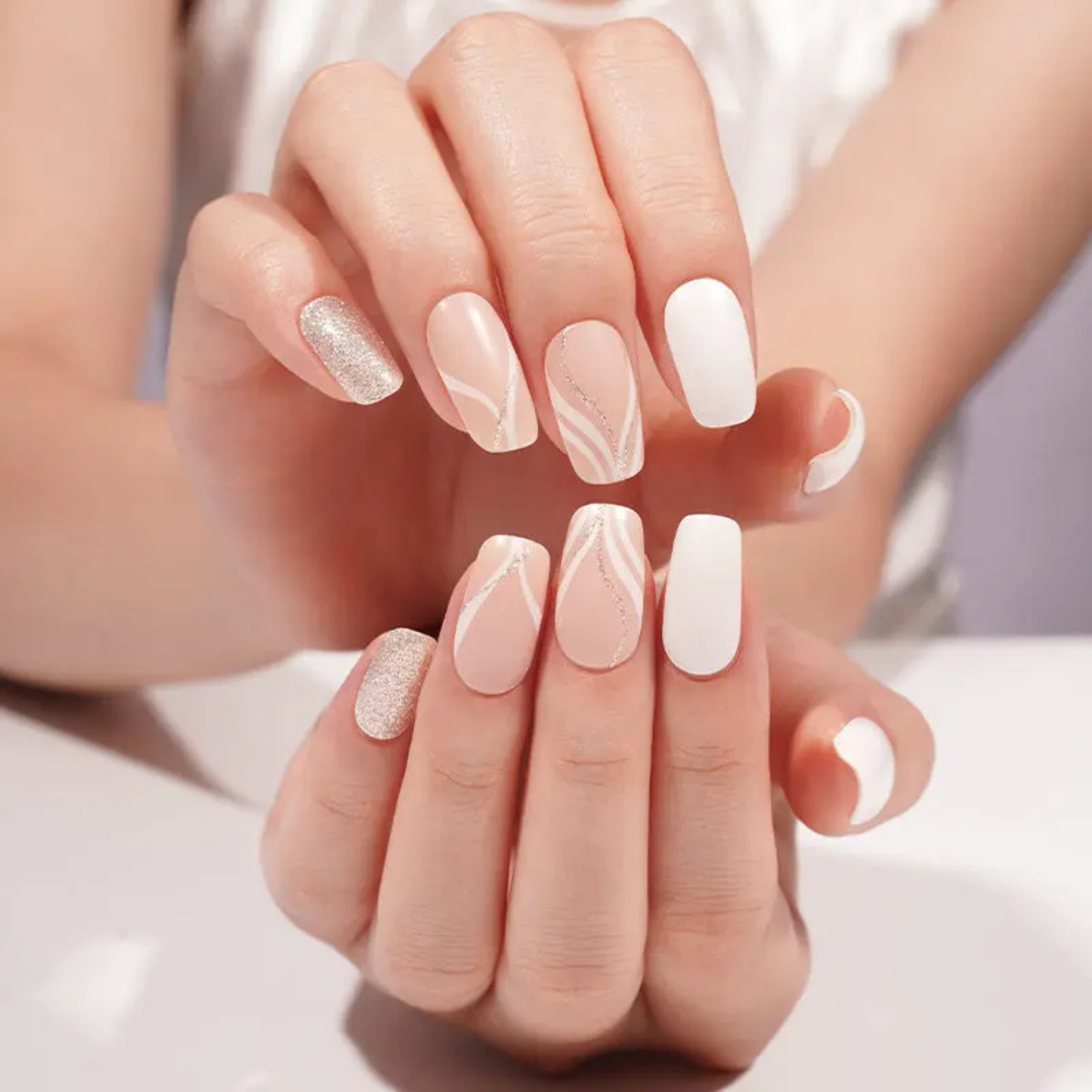 Uñas Gel Semi curado Manicure - Minimalistas Blancas con Toque Glam
